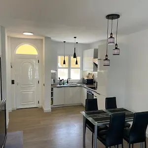 Aleksandra Orlando Apartment